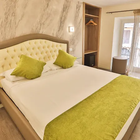 Grottini Luxury ~ Pantheon 4*
