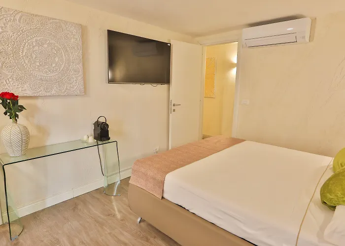 Grottini Luxury ~ Pantheon Πανσιόν